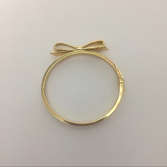 🚫SOLD🚫Kate Spade Hinged Gold Tone Bow Bangle - Picture 2 of 6